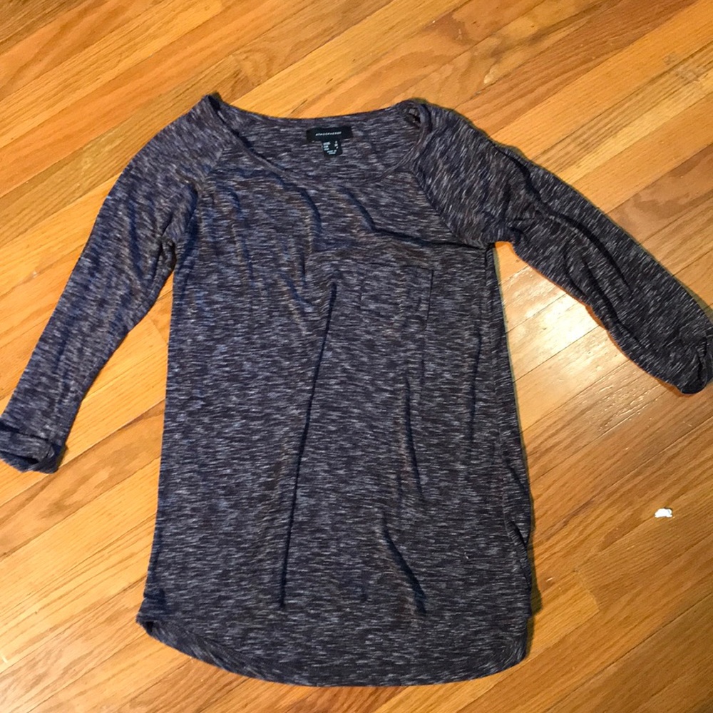 Quarter sleeve shirt